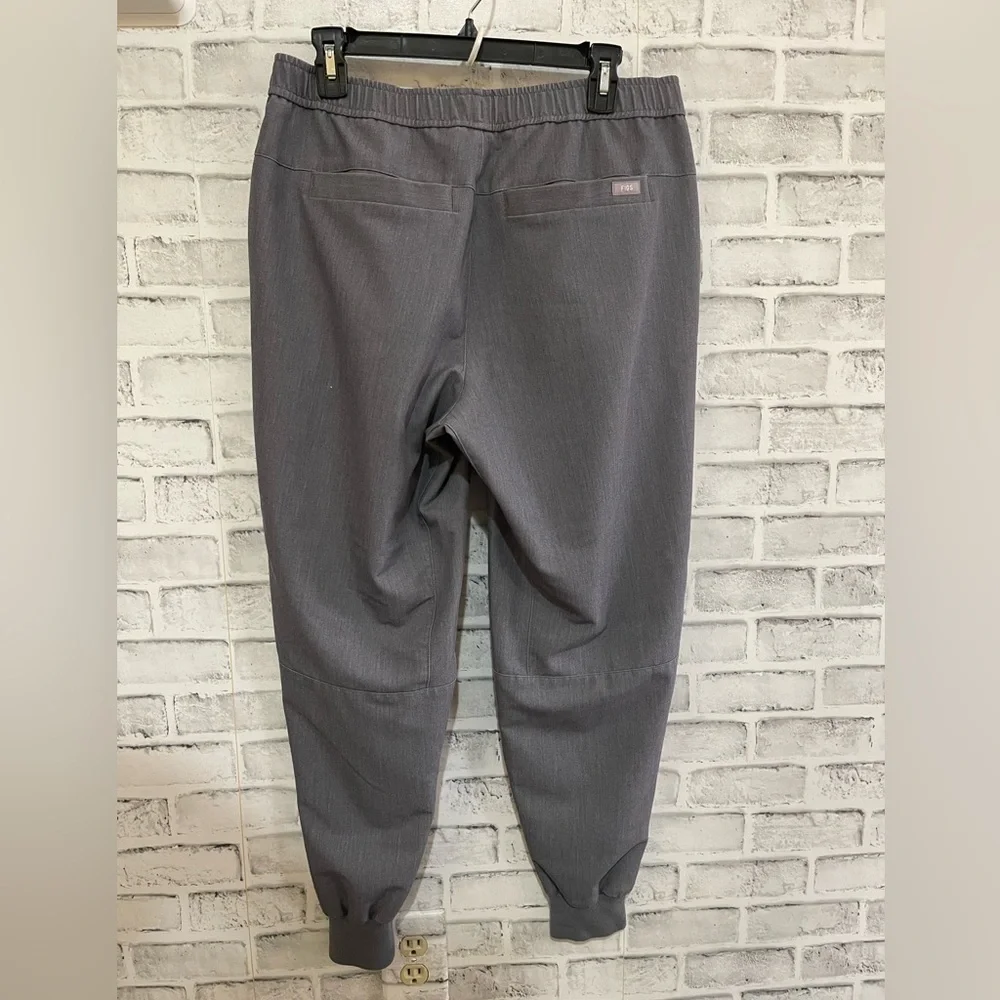 Men’s FIGS gray Technical Collection gray scrubs joggers M/S
